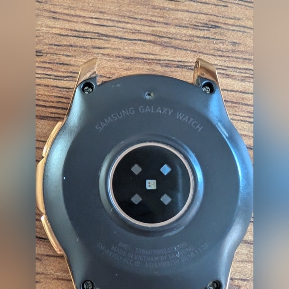 Samsung Galaxy Watch 42mm SM-R810 Rose Gold Bluetooth Smartwatch - Pre Owned - Picture 3 of 11